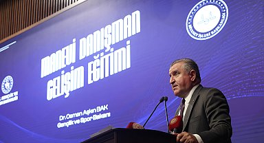 Bakan Bak: Gençlerimizin manevi gıdalarını sağlıyoruz