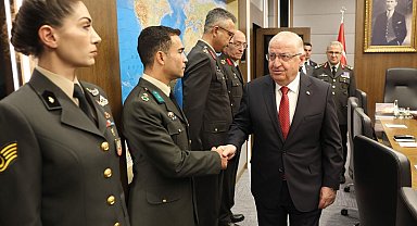 Bakan Güler, Kara Kuvvetleri personelini kabul etti