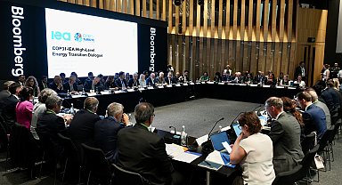 Bakan Kurum, Londra'da Enerji Dönüşümü Diyaloğu Toplantısı'na katıldı