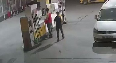 Bakırköy'de 50 milyon TL değerinde 4 otomobilin yandığı olayla ilgili 5 gözaltı