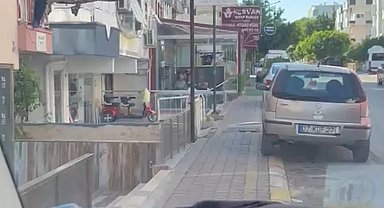 Balkon demirinde mahsur kaldı, itfaiye merdiveniyle kurtarıldı
