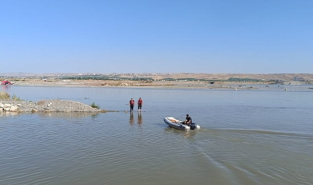 Batman'da, serinlemek için girdiği çayda yaşamını yitirdi