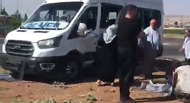 Batman'da yolcu minibüsü ile para nakil minibüsü çarpıştı: 15 yaralı