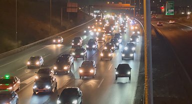 Bayram tatili dönüşü İstanbul girişinde trafik yoğunluğu