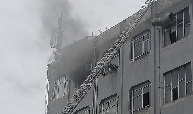 Bayrampaşa'da iş hanında çıkan yangın söndürüldü