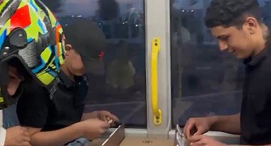 Belediye otobüsünde okey oynadılar