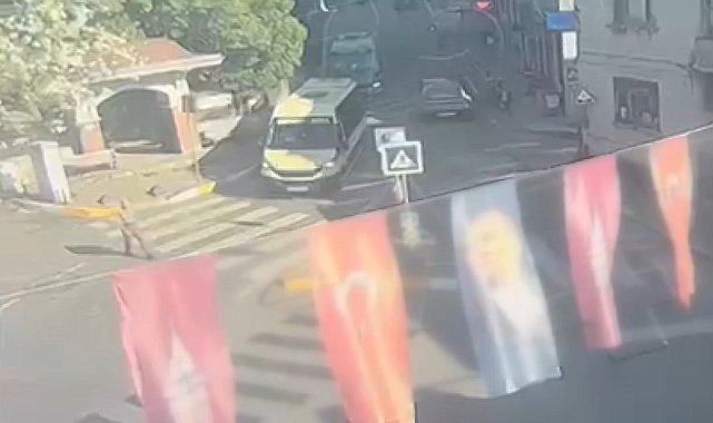 Beyoğlu'nda minibüsün çarptığı yayanın hayatını kaybettiği kaza kamerada