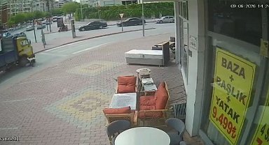 Bisikletteki 3 çoçuk kamyonetin altında kaldı; o anlar kamerada