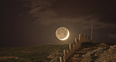 Bitlis semalarında Ay, Venüs ve Jüpiter aynı hizada göründü