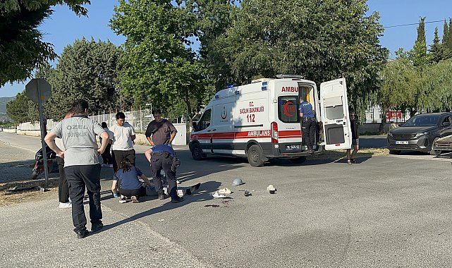 Bursa'da motosiklet ile otomobil çarpıştı: 2 yaralı