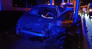 Bursa'da otomobil ile kamyonet çarpıştı: 2 yaralı