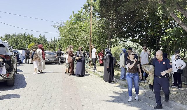Büyükçekmece'de fren yerine gaza bastığı öne sürülen sürücü velilerin arasına daldı: 2'si çocuk 6 yaralı