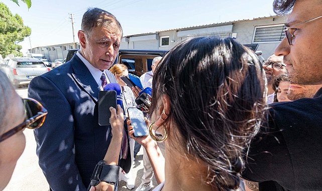 Cemil Tugay: CHP bizim çatımız, istifanın anlamı yok