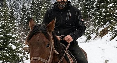 Çoruh Nehri'ne düşen otomobilde kaybolan baba-oğul aranıyor