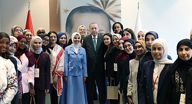 Cumhurbaşkanı Erdoğan, 'Genç Müslüman Kadınlar Liderlik Programı' katılımcıları ile görüştü