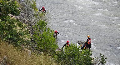 Derede kaybolan baba ve oğlunu arama çalışmaları 8'inci gününde