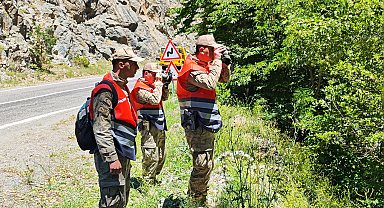 Dereye düşen kamyonette kaybolan baba-oğlu arama çalışmalarında 2'nci gün