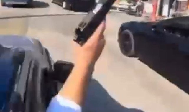 Düğün konvoyunda tabancayla havaya ateş açtı; o anlar kamerada