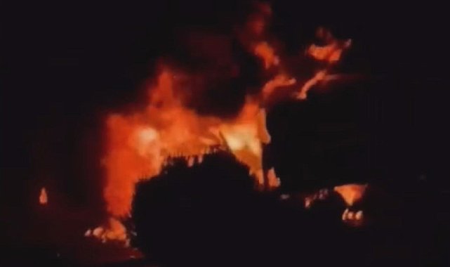 Esenyurt'ta TIR alev alev yandı