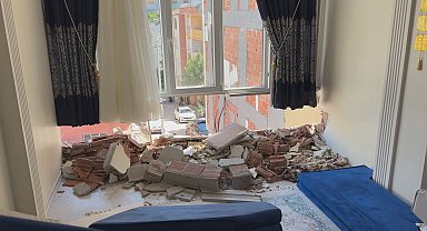 Esenyurt'ta yıkım sırasında devrilen apartmanın zarar verdiği bina tahliye edildi