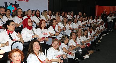 Farklı mesleklerden kadınlar, darbuka ritminde buluştu