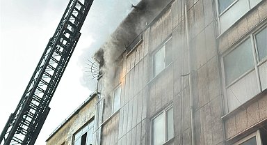 Fatih'te 5 katlı iş hanında yangın: 1 yaralı