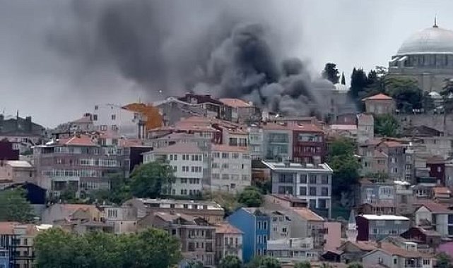 Fatih'te binadaki yangın araçlara sıçradı-2