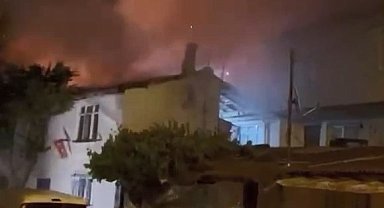 Gaziosmanpaşa'da gecekondu alev alev yandı