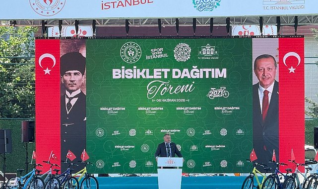 Gençlik ve Spor Bakanı Bak, Bahçelievler'deki bisiklet dağıtım törenine katıldı