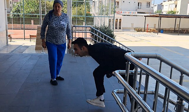 Görevlilerin 'Koş, çabuk kapı kapandı' uyarısıyla hızlanıp sınava yetişti
