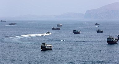 Güney Kore'ye ait 8 gemi Hürmüz Boğazı'ndan geçti