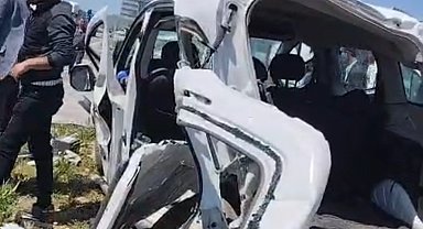 Hafif ticari araç ile kamyonet kafa kafaya çarpıştı; 4 ölü, 2 yaralı