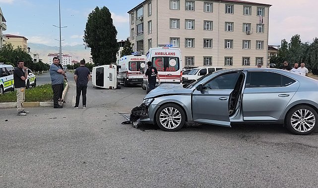Iğdır'da otomobil ile minibüs çarpıştı: 4 yaralı