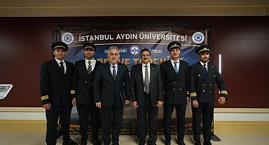 İstanbul Aydın Üniversitesi'nde 23 pilot bröve alarak mezun oldu