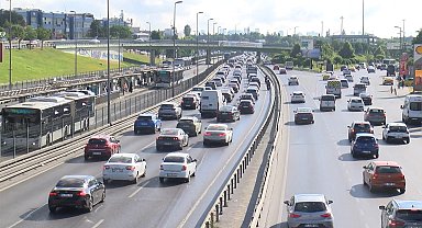 İstanbul'da haftanın ilk iş gününde trafik yoğunluğu yüzde 60'a çıktı