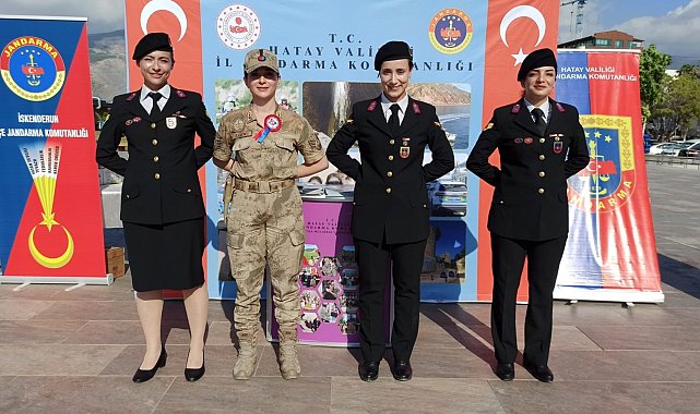 Jandarma komandolarının gösterisi nefes kesti
