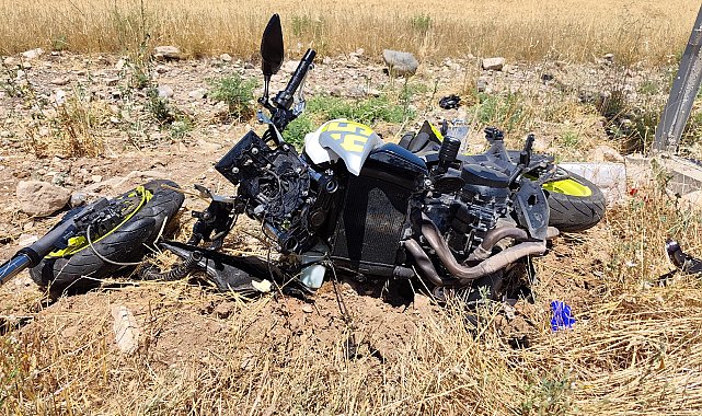 Kamyonet ile motosiklet çarpıştı; 1 ölü, 1 yaralı