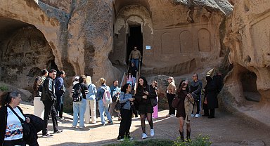 Kapadokya'nın en büyük katedralinde turist yoğunluğu