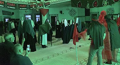 Kars'ta yüzlerce kişi ağıtlar yakıp, sine vurarak Kerbela şehitlerini andı