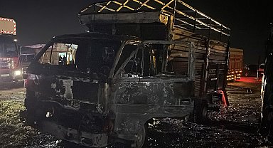 Kayseri'de kundaklandığı iddia edilen 2 kamyon yandı