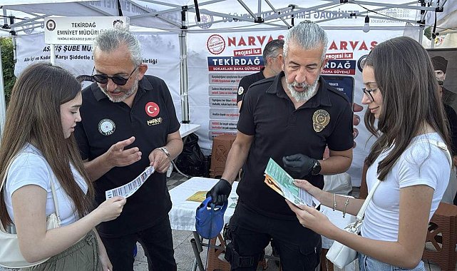 Kiraz Festivali'nde stant kuran polis, vatandaşları uyuşturucuya karşı bilgilendirdi