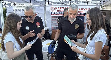 Kiraz Festivali'nde stant kuran polis, vatandaşları uyuşturucuya karşı bilgilendirdi