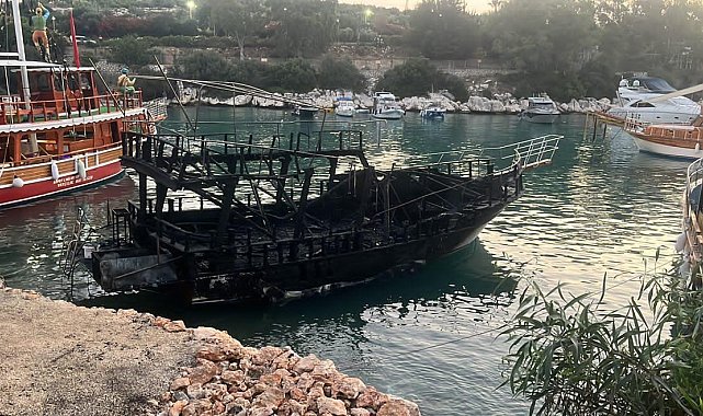 Kıyıya bağlı 6 tekne, yangında kullanılamaz hale geldi