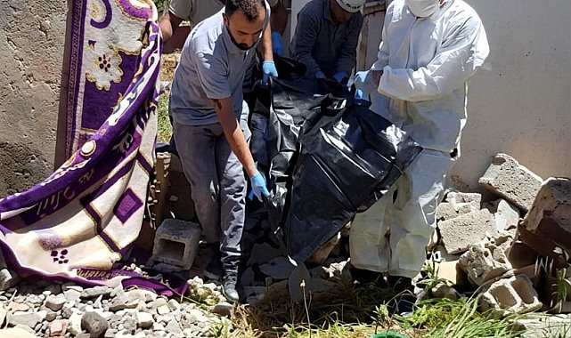 Kokudan rahatsız olan komşuların ihbarıyla cansız bedeni bulundu