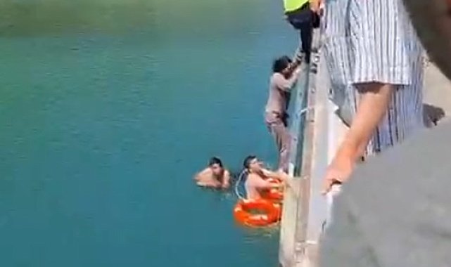 Köprüden göle düşen kadın kurtarıldı