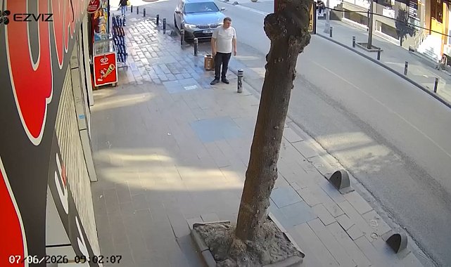 Küçükçekmece'de otomobilin çarptığı yaya yaralandı; kaza kamerada