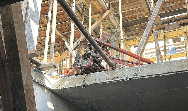 Makara devrilen iskele çöktü; 2'si ağır, 4 işçi yaralı