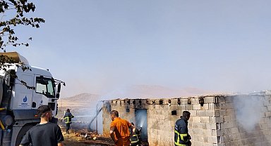 Mardin'de anız yangını, yerleşim yerine de sıçradı