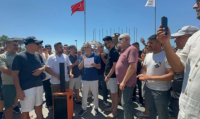 Marmaris'te çarşı esnafı, belediyeyi protesto etti