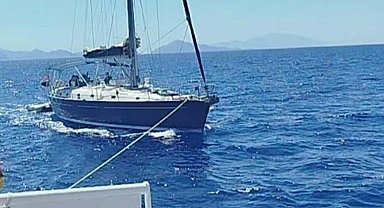 Marmaris'te makine arızası nedeniyle sürüklenen tekne kurtarıldı